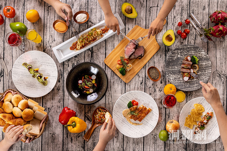 花蓮福容十週年慶 自助晚餐三人同行 第三人10元