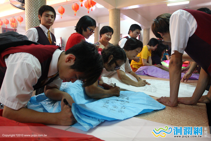 [影音]碧蓮寺浴佛-晚間施放108盞天燈