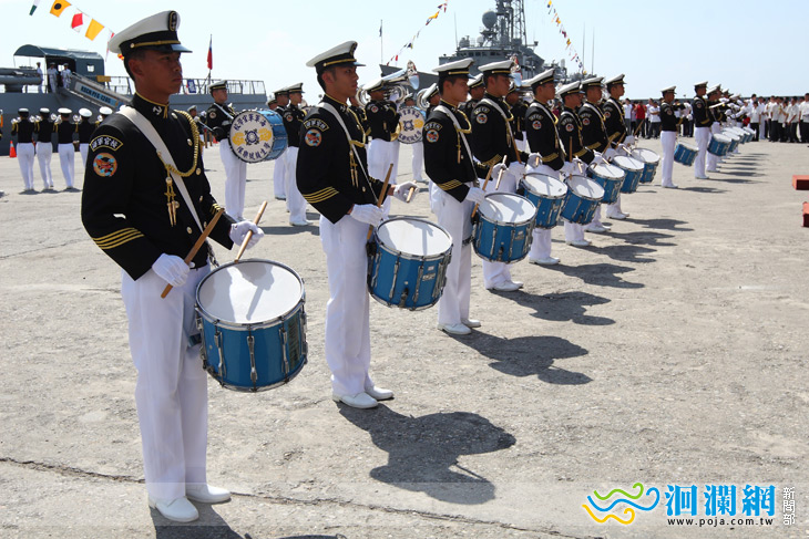 週六下午三軍儀隊花蓮市熱鬧踩街