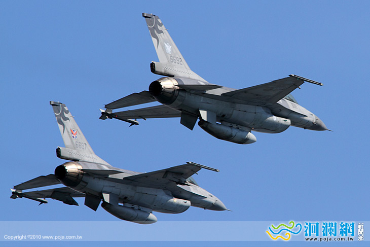 花蓮空軍F-16戰機降落副跑道,左輪疑似撞擊電桿