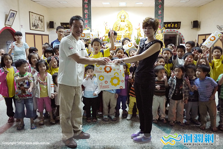 知名甜甜圈明天開幕，育幼院孩童搶先試嚐