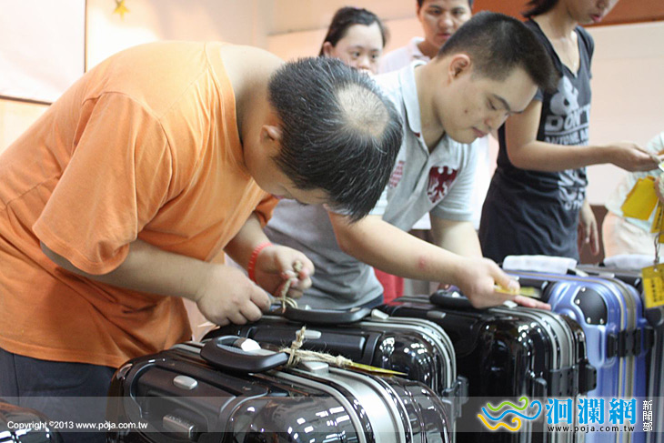 皮件業者贊助旅行箱 伴黎明出國巡迴表演