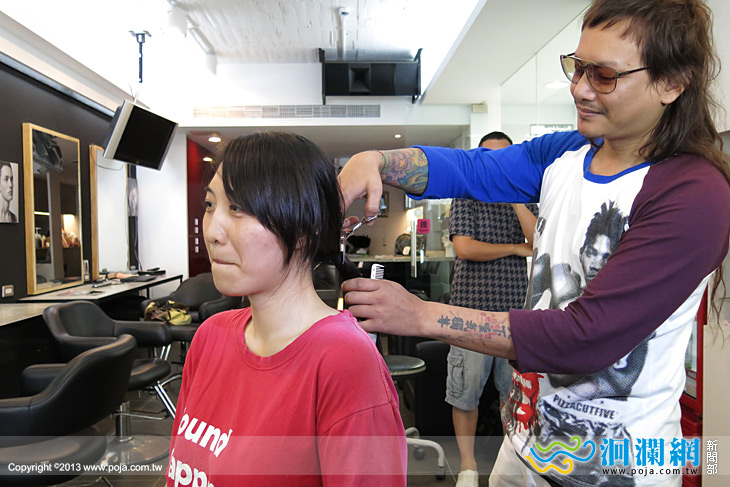 [影音]女攝影師剪去三年55公分長髮助癌友