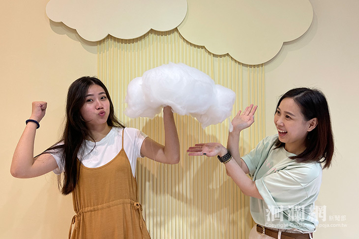 遠百太好玩!! 清明連假送鳳梨，角落生物陪鄉親過