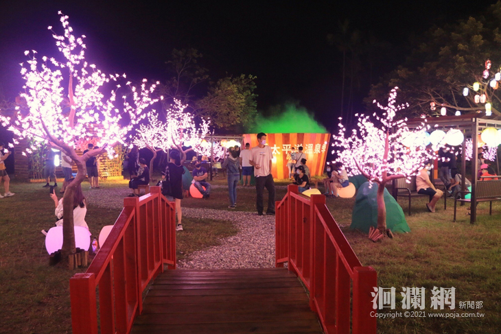 2021太平洋溫泉季-瑞穗光影展區遊客拍照打卡絡繹不絕.jpg