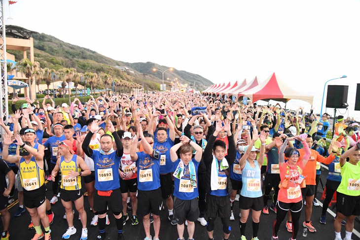 2023太平洋浪花馬，3800餘名選手伴日出暢跑最美山