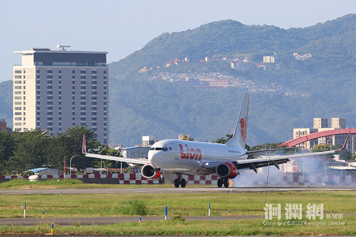 曼谷花蓮包機直飛，滿載泰國、新加坡旅客入境花蓮