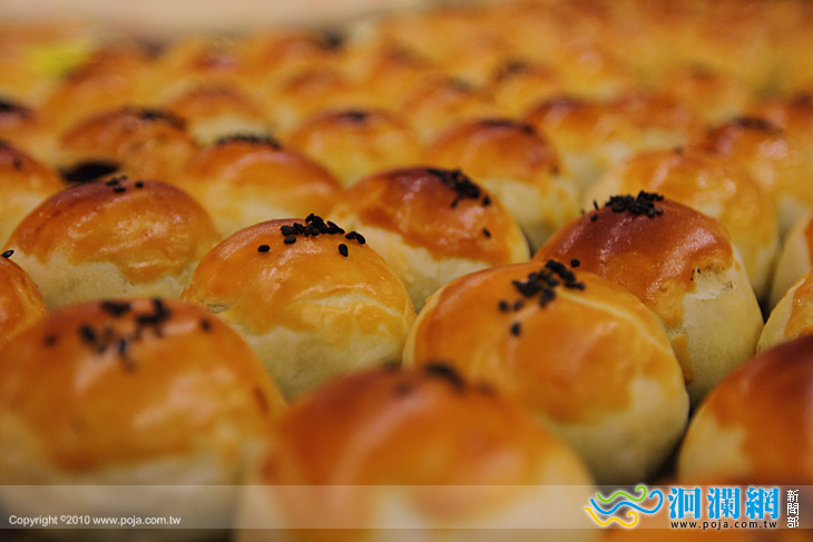 中秋月餅琳瑯滿目  大賣場開賣