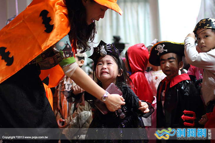 市立幼兒園萬聖節趴勇闖鬼屋趣