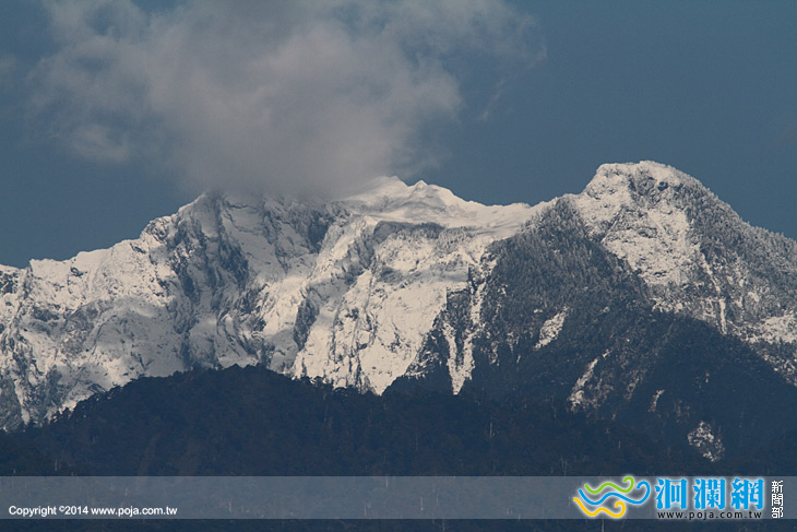 奇萊山白了頭，民眾平地賞雪興奮不已