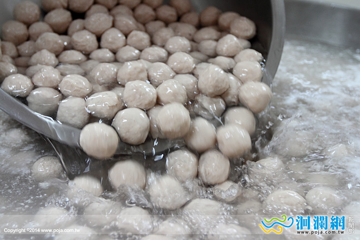 [影音]超好吃鬼頭刀魚丸，漁港向日廣場新鮮現做