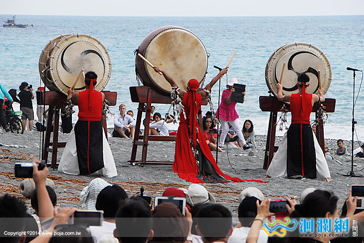 清水斷崖下4千人共享「擊鼓弦歌」