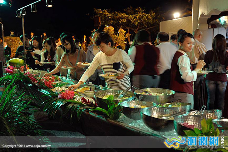 星空、池畔，理想推出戶外BBQ與星座調酒