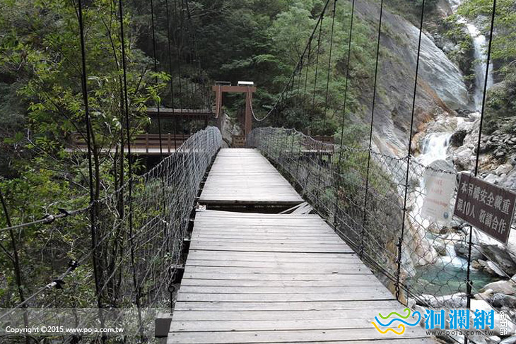 白楊步道於8日起開放至水簾洞口，白楊吊橋施工封