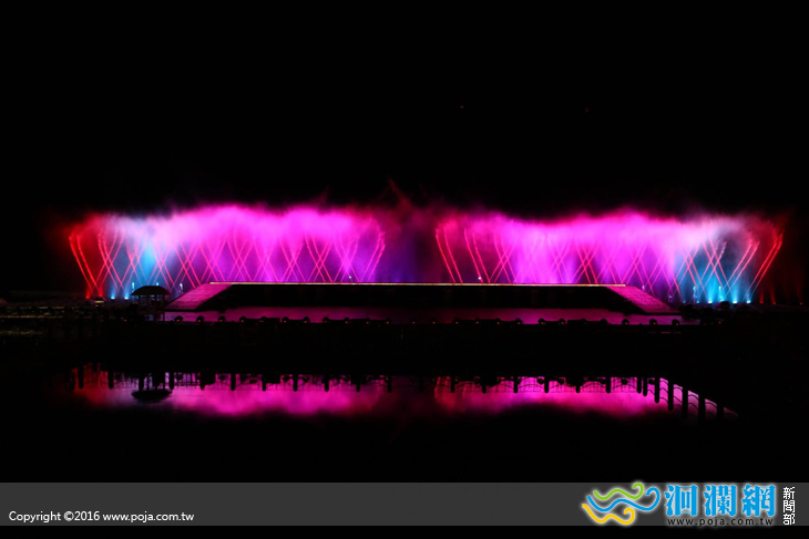 日間水舞秀及夜間『水幕電影-映象花蓮』換曲新