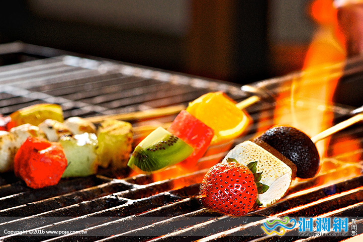 別出心裁，峽谷池畔烤肉派對