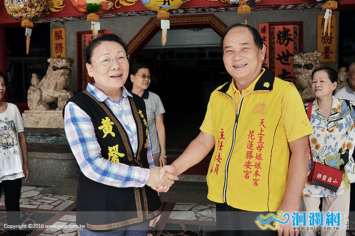 感謝勝安宮長期協助公共事務，黃馨頒贈感謝狀