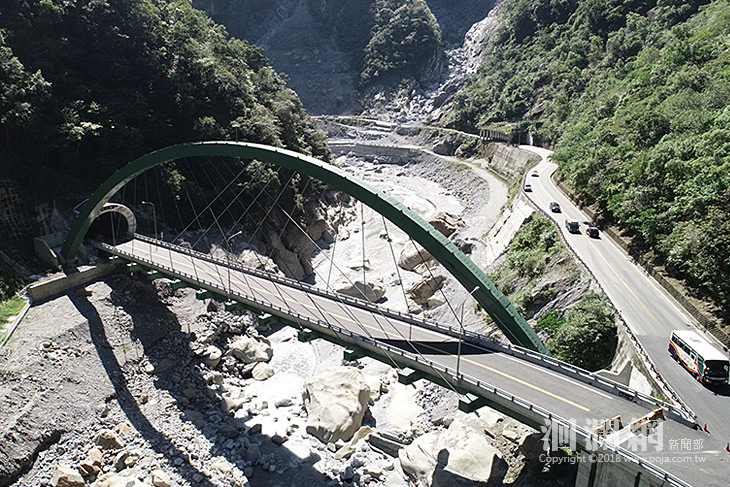太魯閣白沙一、二橋今通車，感謝工程人員的努力！