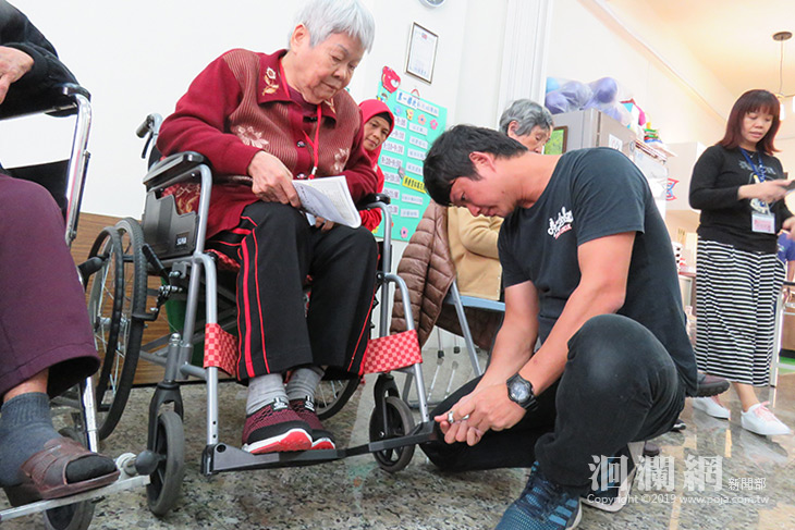 諾基金會愛心輔具輔具巡迴健檢，讓使用者安心使用