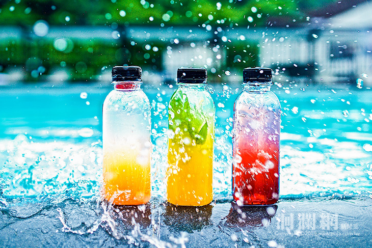 今夏網美冰品拍起來，來池畔消暑曬比基尼