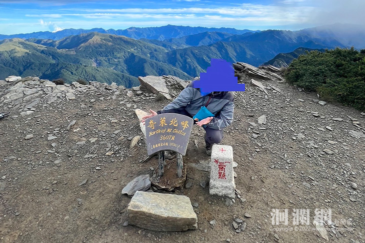 太魯閣國家公園奇萊北峰山頂名牌疑遭破壞