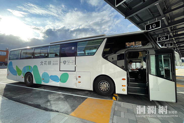 來花蓮搭北花國道客運 送紅面鴨玩偶及花蓮好Q購