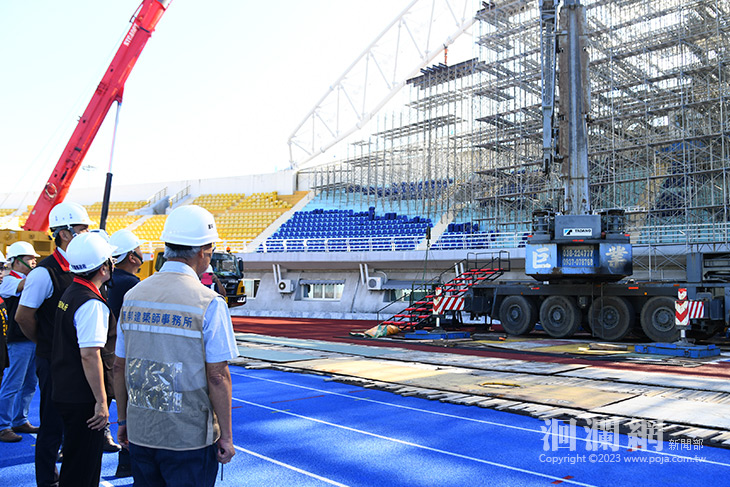 花蓮縣立田徑場看臺屋頂薄膜整建工程，縣長今視察