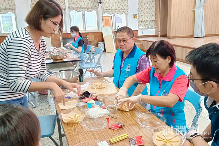 一起動手做，吉安鄉公所歡欣巧藝過萬聖節