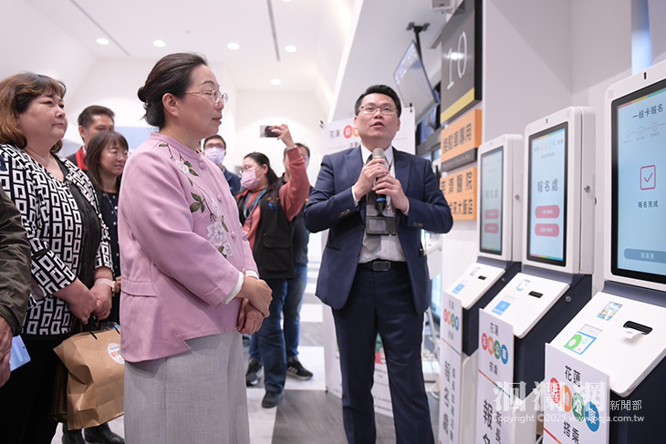 花蓮彩繪公車成果發表會隆重登場