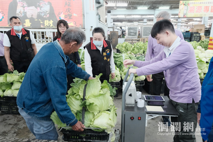 徐榛蔚赴花蓮市果菜市場拜早年 籲業者適當調度
