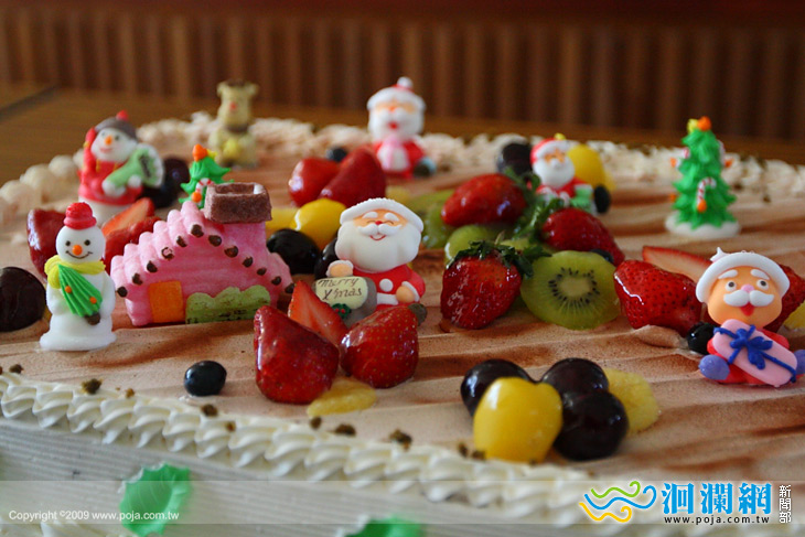 走進社區傳遞愛 豐裡銀髮站老人共享聖誕餐