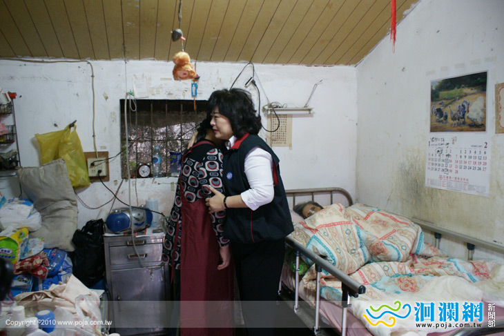 關懷弱勢獨居老人  市公所致贈年終慰問金