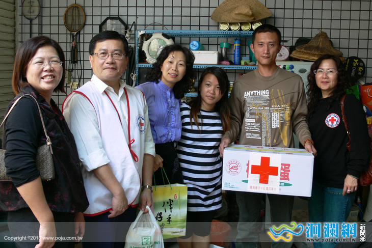 縣長夫人前往五個低收入戶家庭發放與慰問