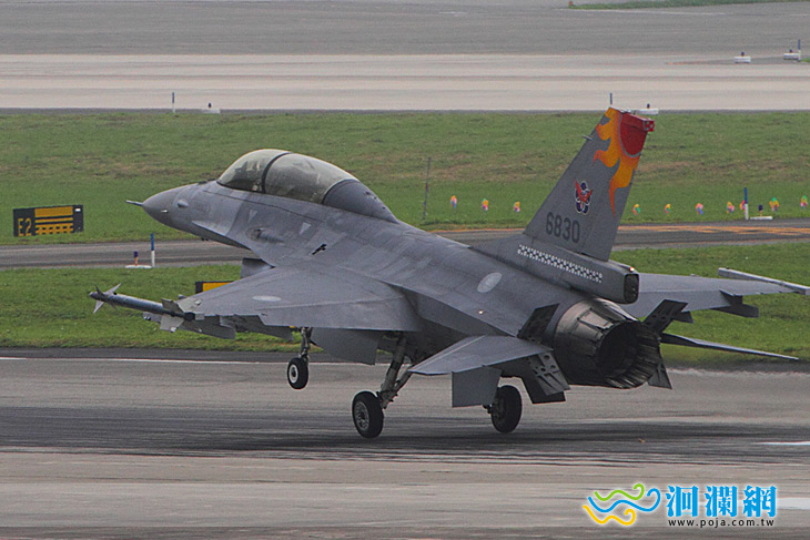 F-16紅太陽彩繪將消失.民眾揪團欣賞最後英姿