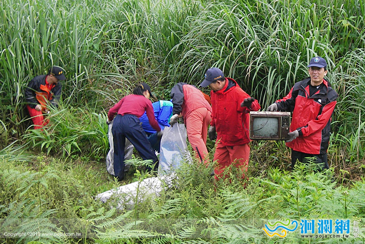太管處動員志工，蓮花池淨山、清除外來入侵植物