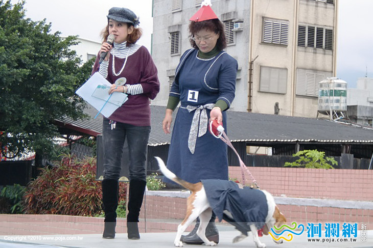花蓮市公所環保宣導主人帶著寵物變裝