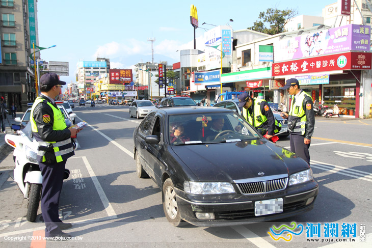 強制繫安全帶交通新制上路警方街頭宣導