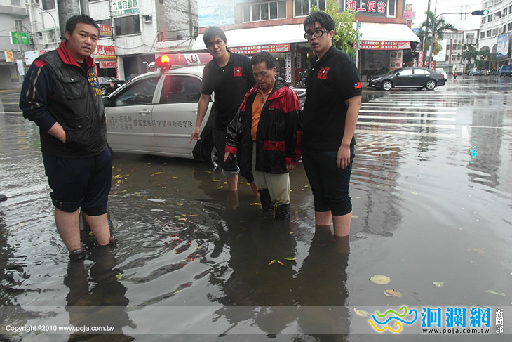 花蓮市下午瞬間豪雨，多處路段短暫積水