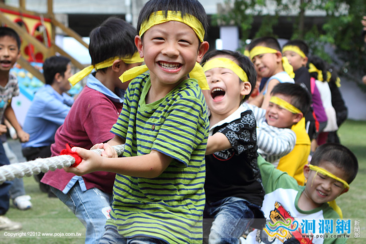 ［影音］市立幼兒園拔河比賽，讓孩子體驗傳統童玩樂趣