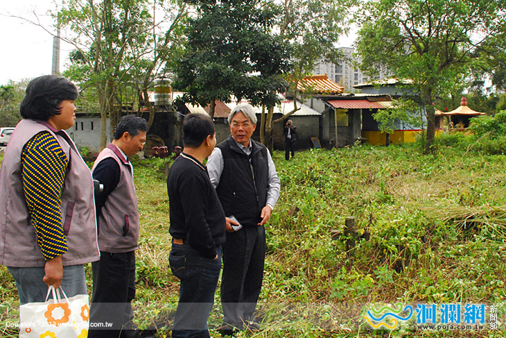 花蓮市長關心佐倉公墓雜草清理情況