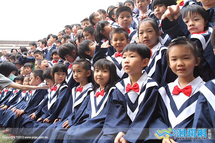 市立幼兒園學童開心和市長合影畢業照