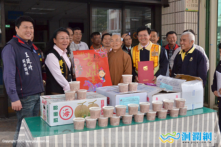 佛光山月光寺贈吉安鄉公所臘八粥