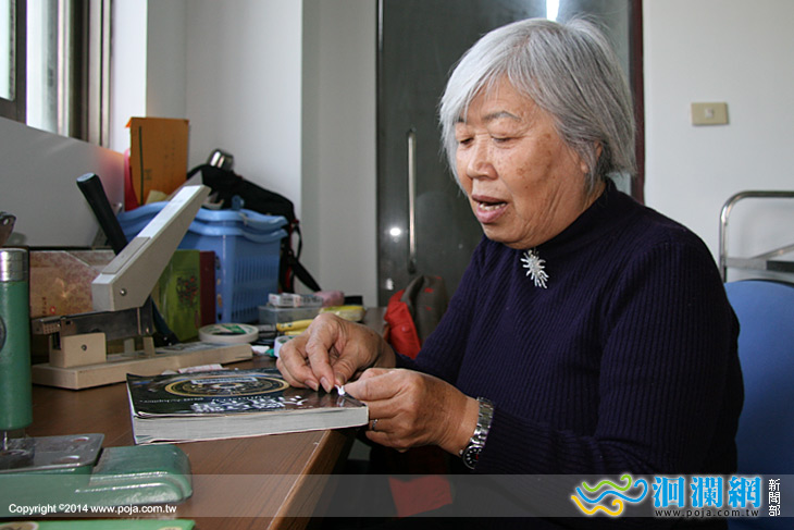 八旬志工「學姐」孫學傑，開心當書的醫生