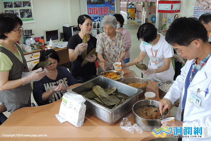 花醫護理之家與長者一起包粽歡度端午