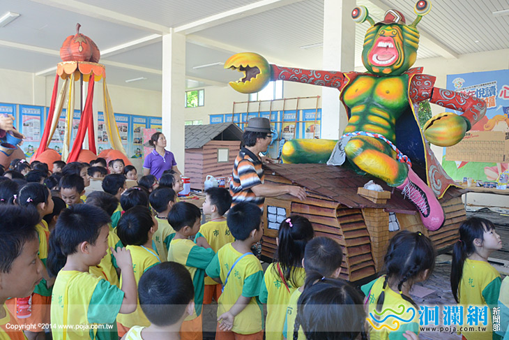 幼兒園前往進豐營區參觀森巴大偶製作