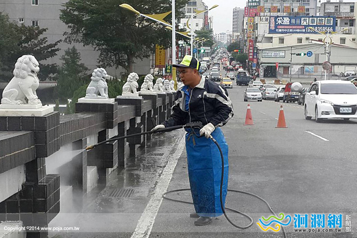 花市清潔隊開始清洗石雕與重要橋梁
