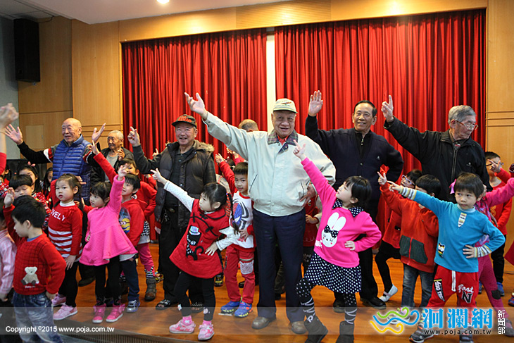 市幼學童前往榮家給老爺爺拜年