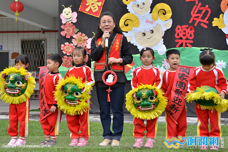吉安鄉幼團拜，鄉長贈喜羊羊提燈
