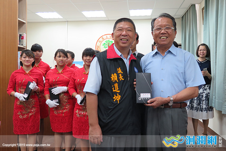 上騰包辦議會開幕酒會，賴進坤親往學校致謝