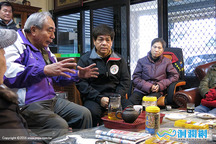 市公所致贈鄰長慰問品並感謝協助市政推展